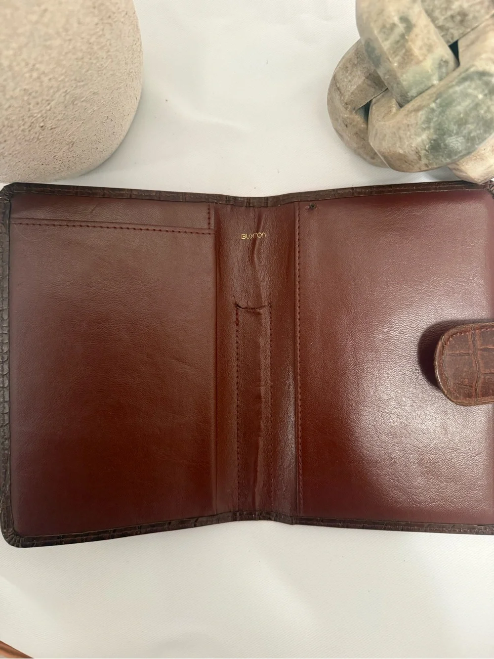 Buxton Vintage Brown Croc-Embossed Leather passport wallet travel Organizer